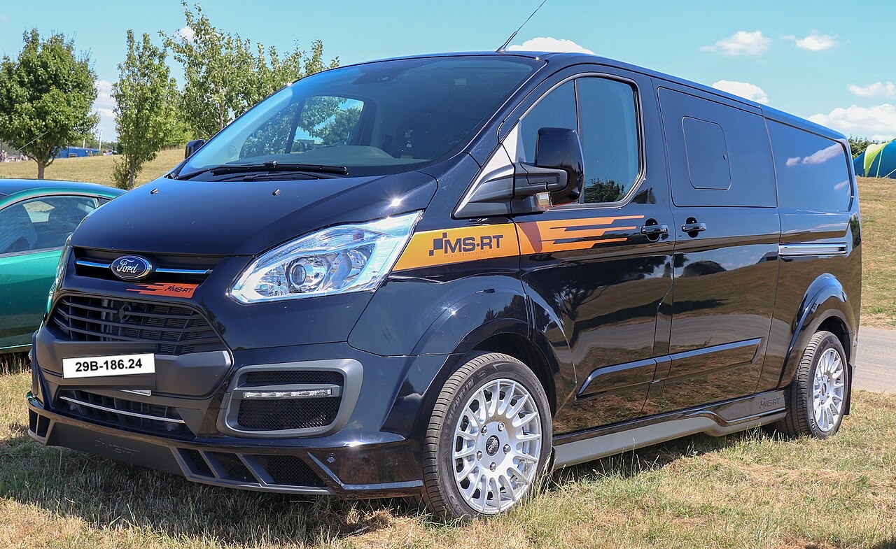 Thuê Ford Transit 16 chỗ 2022 màu Bạc tại Sân bay Tân Sơn Nhất, Hồ Chí Minh