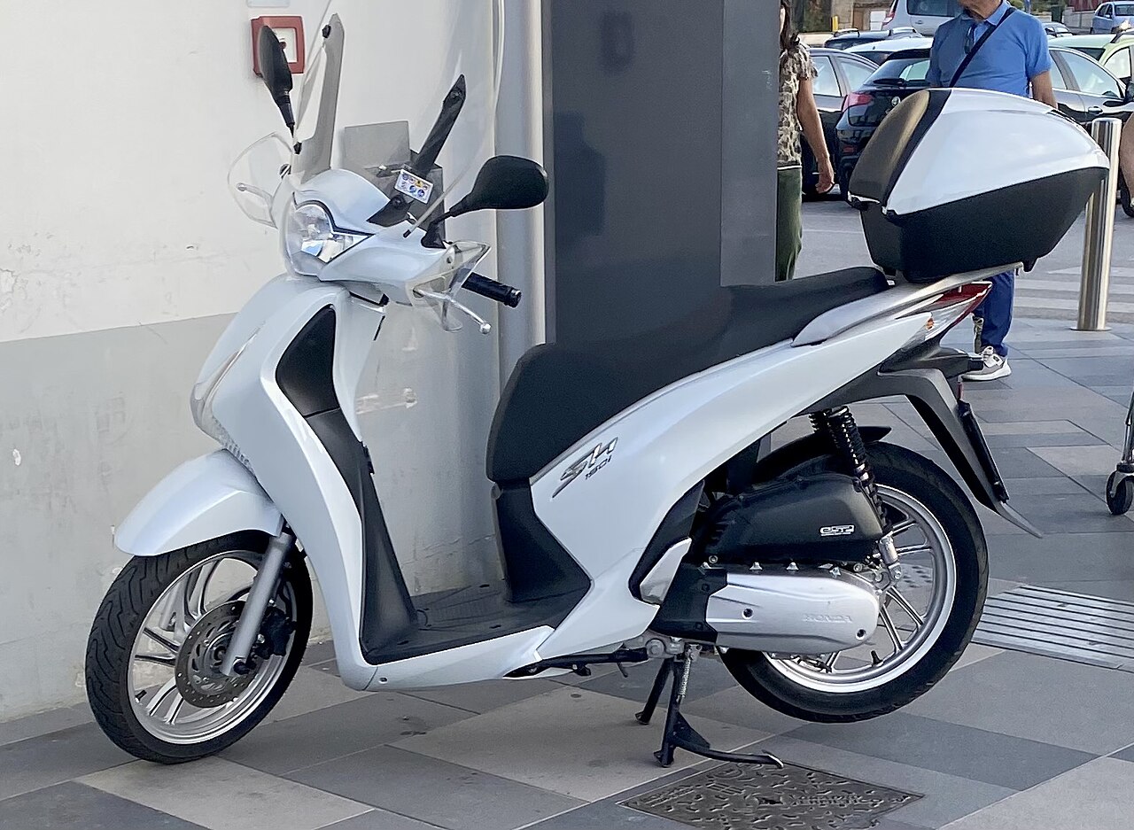 Thuê Honda SH 160i 2023 trắng, phanh ABS màu Trắng tại Đà Nẵng, Đà Nẵng